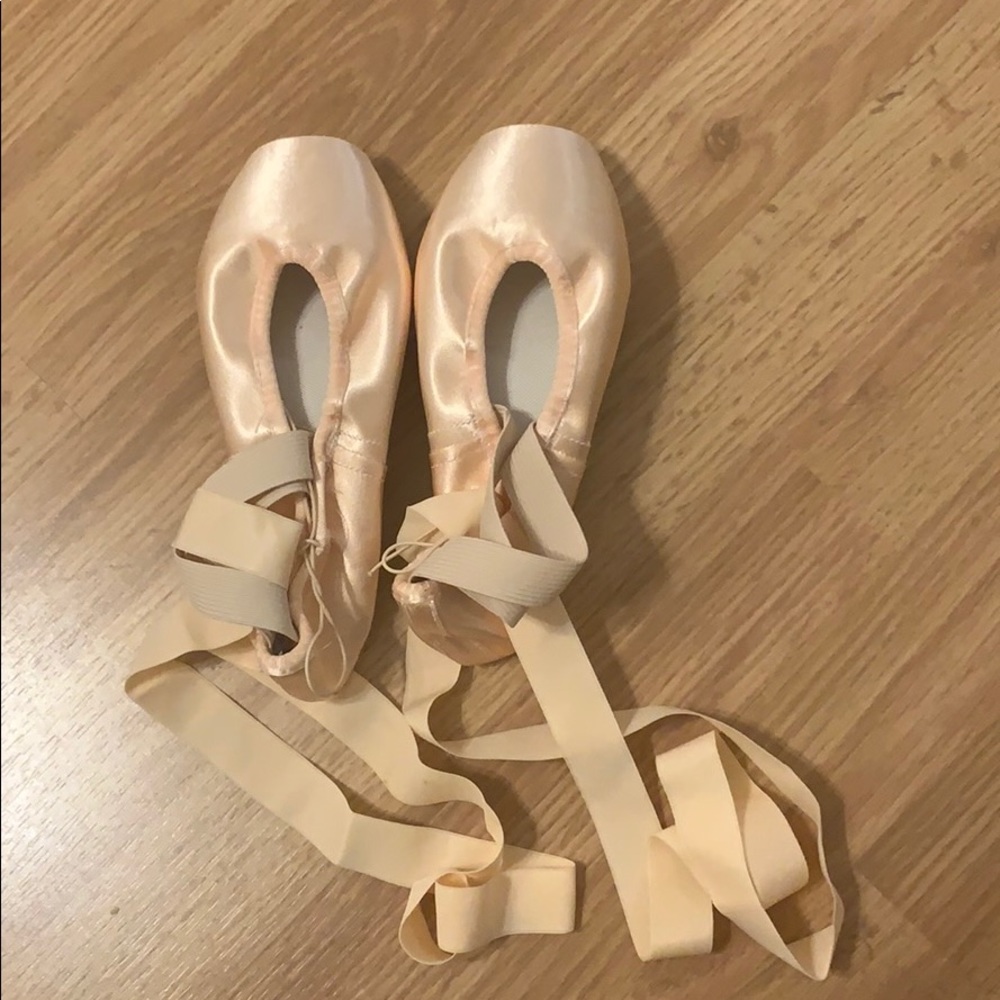 COPY - NEW-Gaynor Minden Pointe Shoes - Brand NEW!